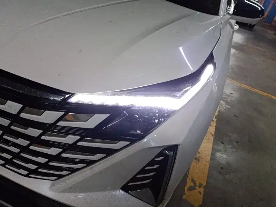 Changan UNI-Z New Energy — миниатюра 5