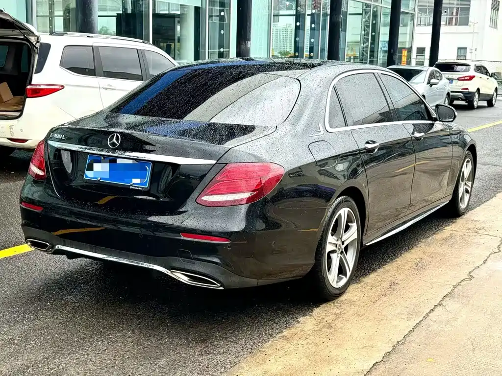 Mercedes-Benz E-Class — миниатюра 2
