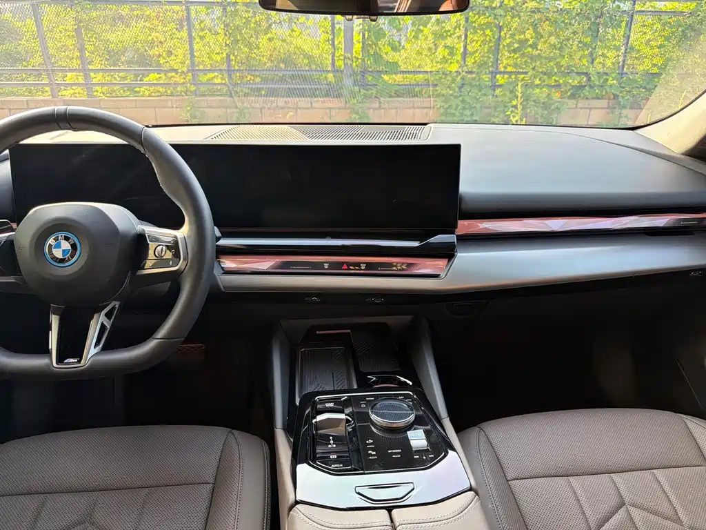 BMW i5 — миниатюра 11