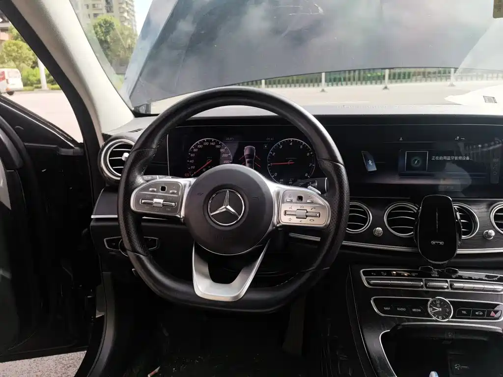 Mercedes-Benz E-Class — миниатюра 6