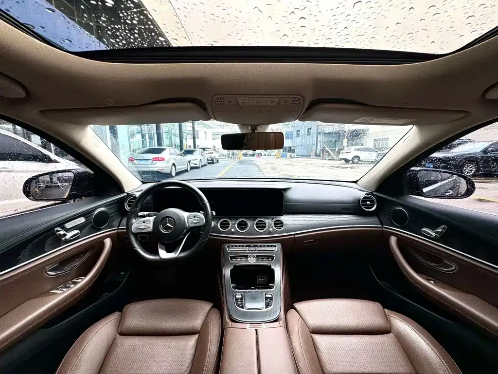 Mercedes-Benz E-Class — миниатюра 5