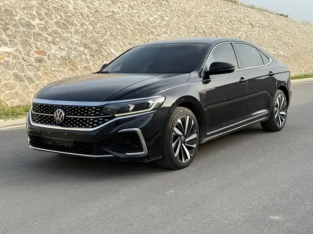 VOLKSWAGEN PASSAT 2022