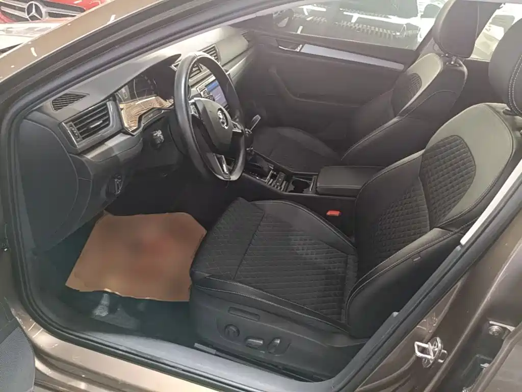 Skoda Superb — миниатюра 15