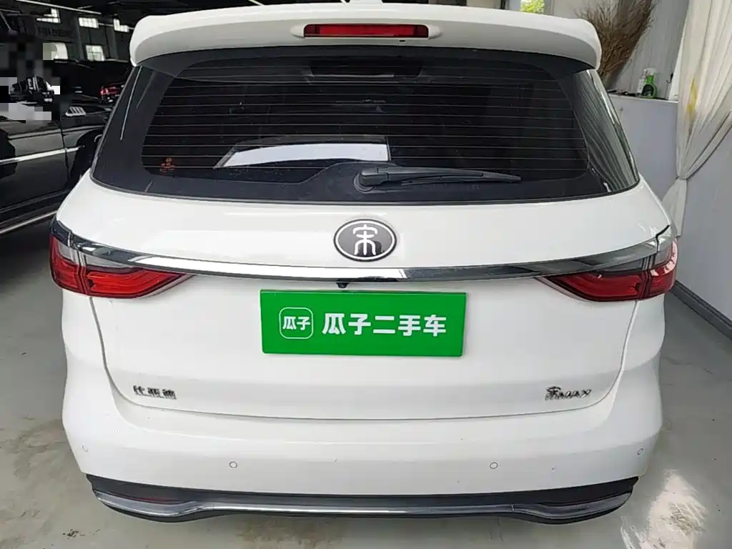 BYD MAX — миниатюра 6