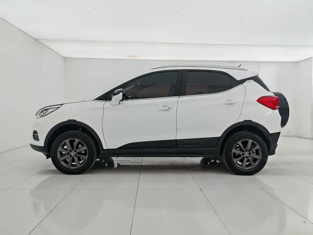 BYD Yuan EV — миниатюра 7