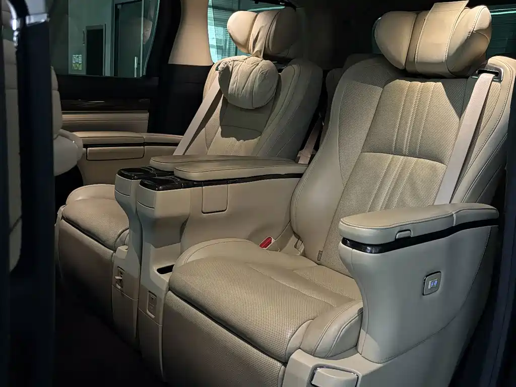 Toyota Vellfire — миниатюра 7