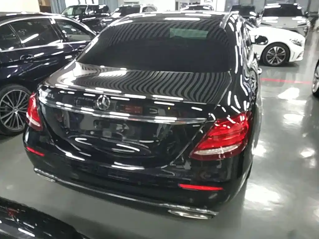 Mercedes-Benz E-Class — миниатюра 6