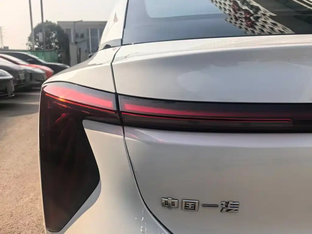 Hongqi HONGQI EH7