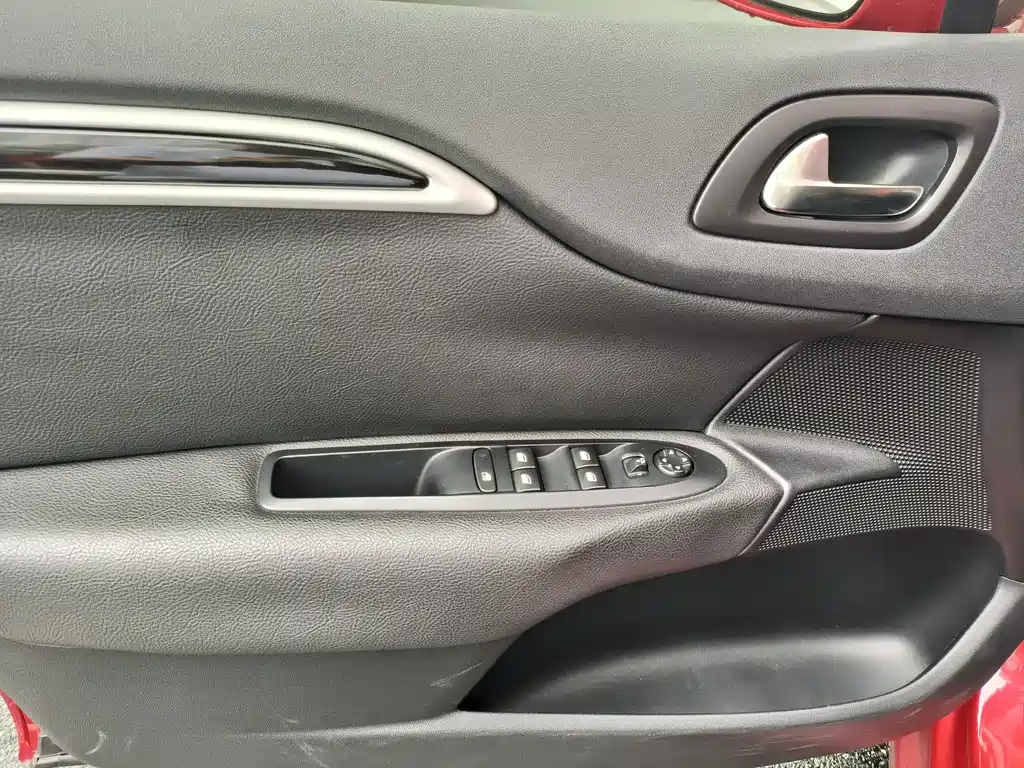 Citroen C4L — миниатюра 9