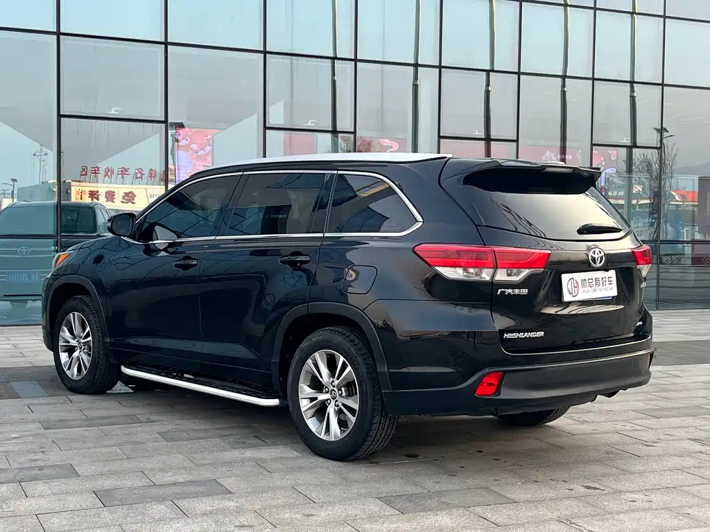 TOYOTA HIGHLANDER