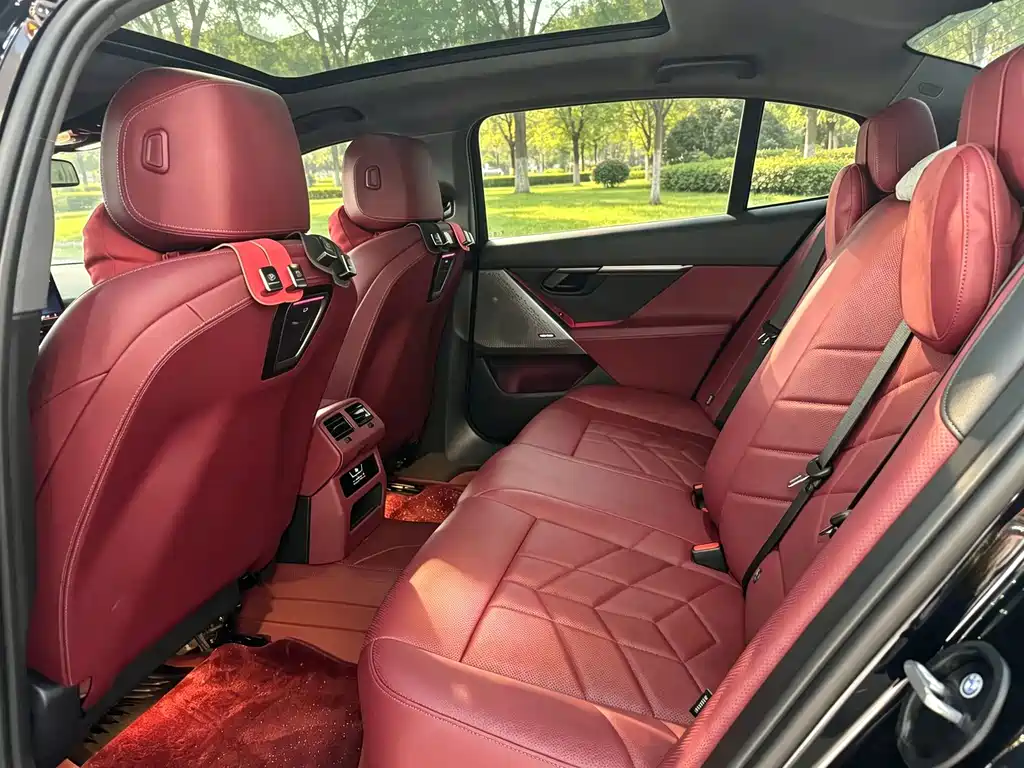 BMW 5 Series — миниатюра 12