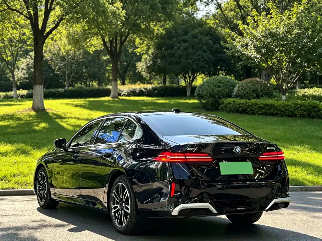 BMW 5 Series — миниатюра 6