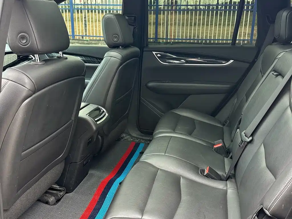 Cadillac XT6 — миниатюра 5