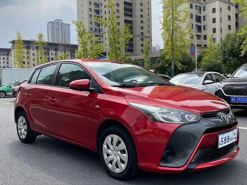 Toyota Yaris L — миниатюра 2