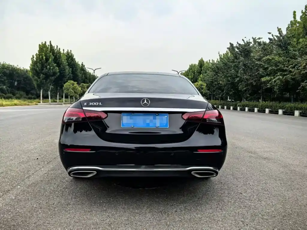Mercedes-Benz E-Class — миниатюра 8