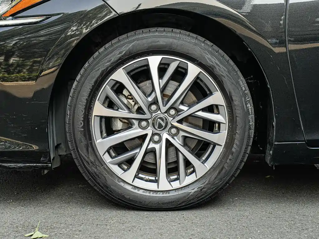 Lexus ES — миниатюра 8