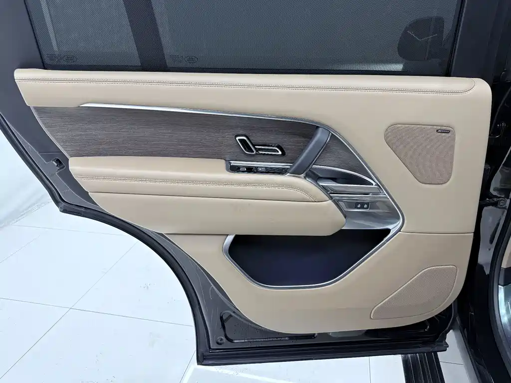 Land Rover Range Rover — миниатюра 16