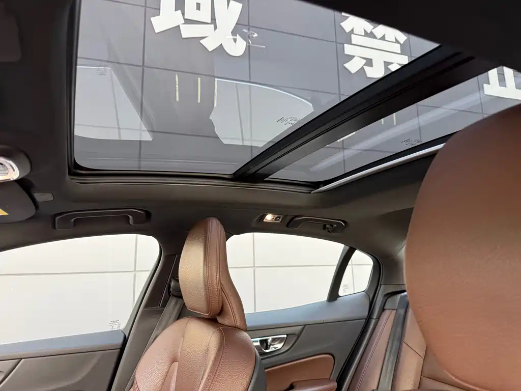 Volvo S60 — миниатюра 28