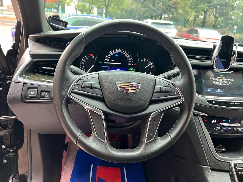 Cadillac XT5 — миниатюра 3