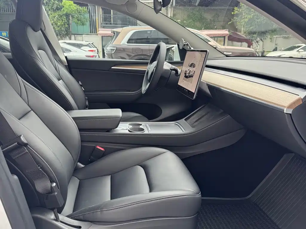 Tesla Model Y — миниатюра 14
