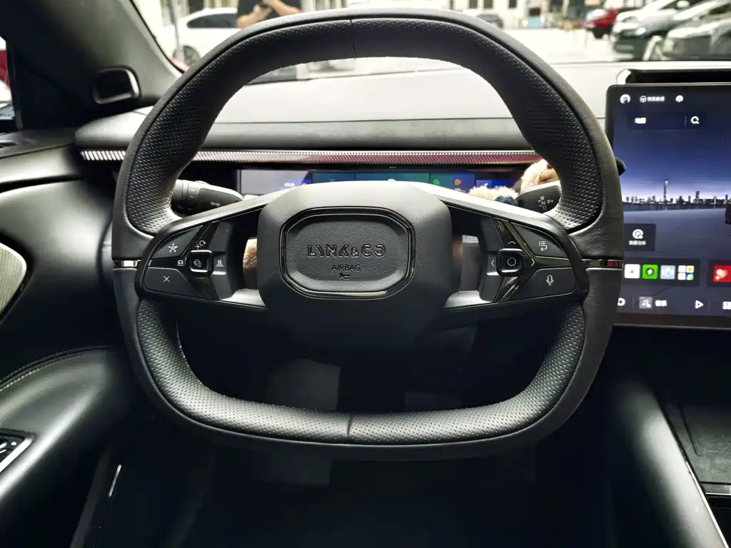 Lynk & Co 10 2025 240 Ultra