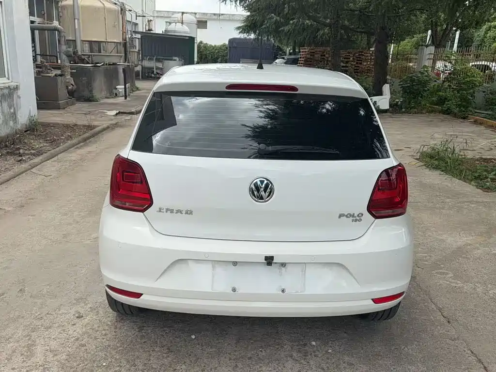 VOLKSWAGEN POLO