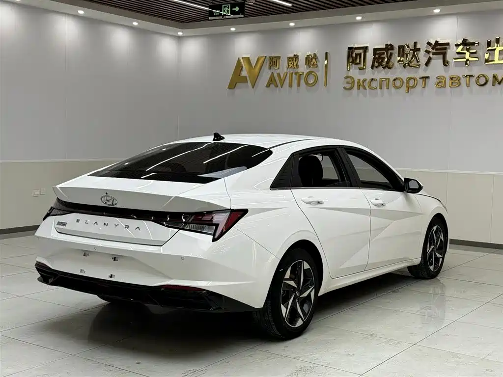 HYUNDAI ELANTRA