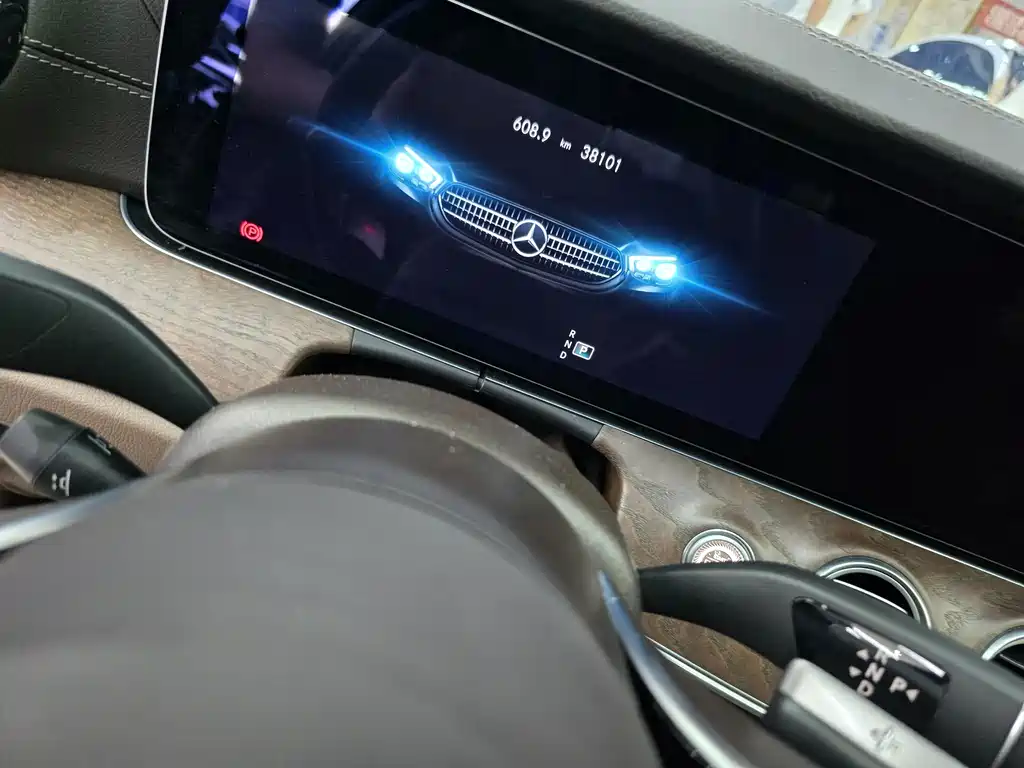 Mercedes-Benz E-Class — миниатюра 3