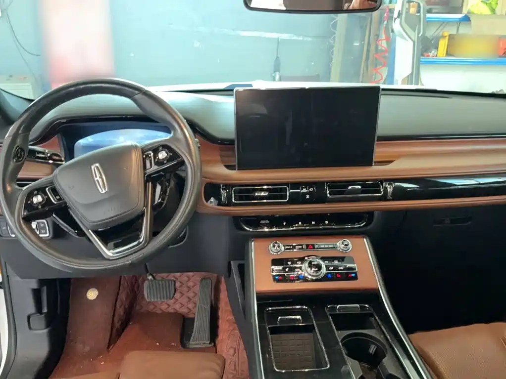 Lincoln Aviator — миниатюра 15