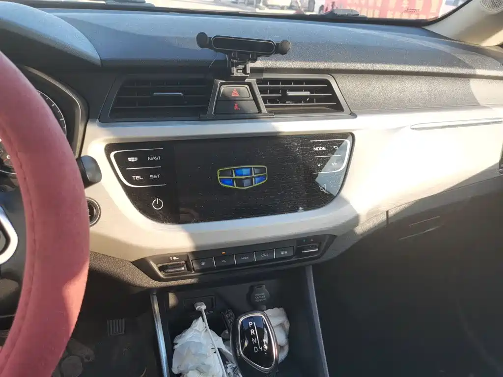 Geely Vision X3 — миниатюра 9