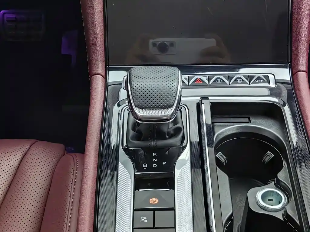 Hongqi Hongqi H5 — миниатюра 13