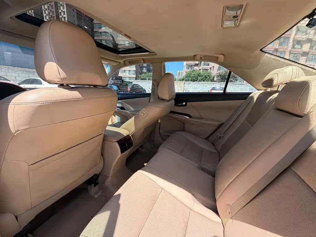 Toyota Camry — миниатюра 8