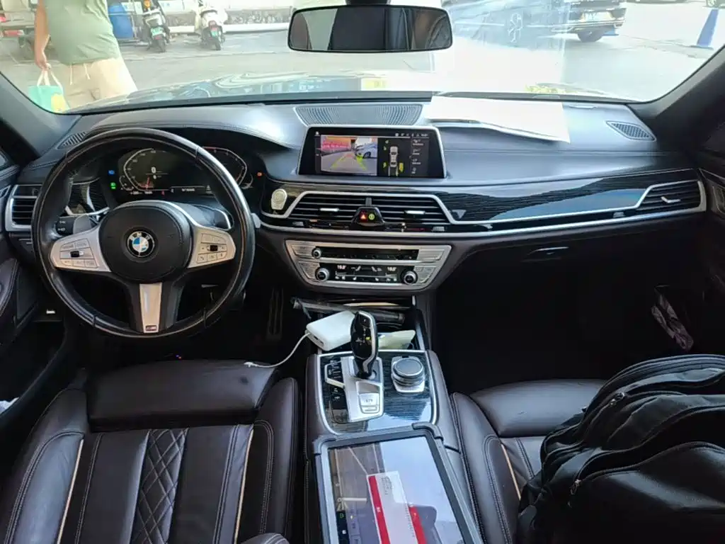 BMW 7 Series — миниатюра 10