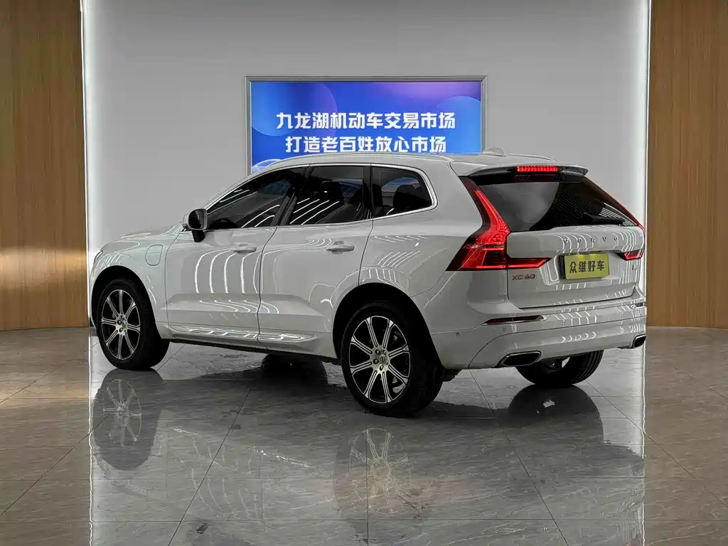 Volvo XC60 PHEV — миниатюра 5