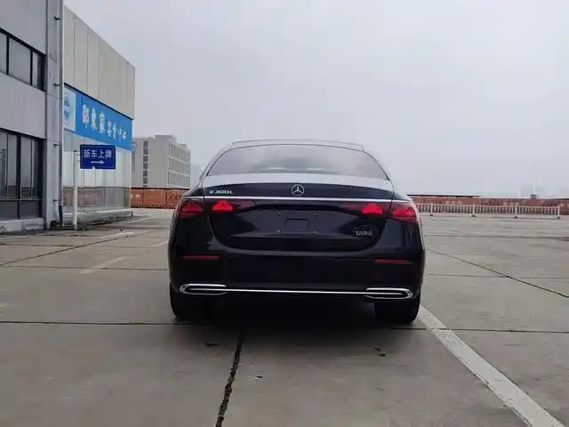 Mercedes-Benz E-Class — миниатюра 6