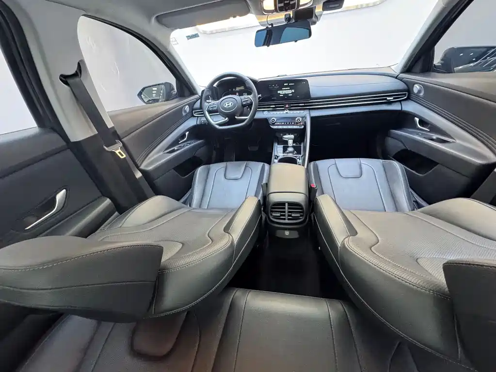 Hyundai Elantra — миниатюра 11