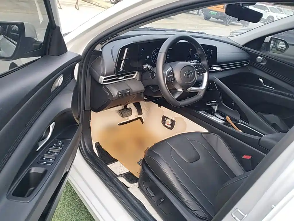 Hyundai Elantra — миниатюра 16