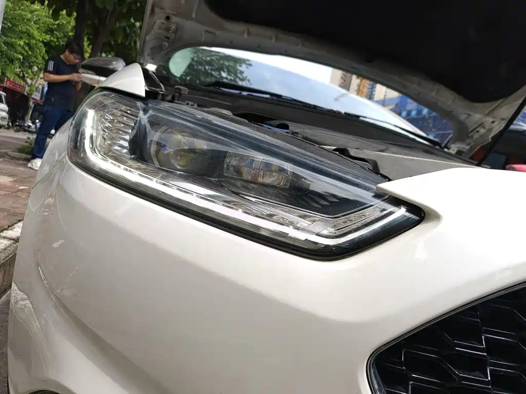 Ford Mondeo — миниатюра 7
