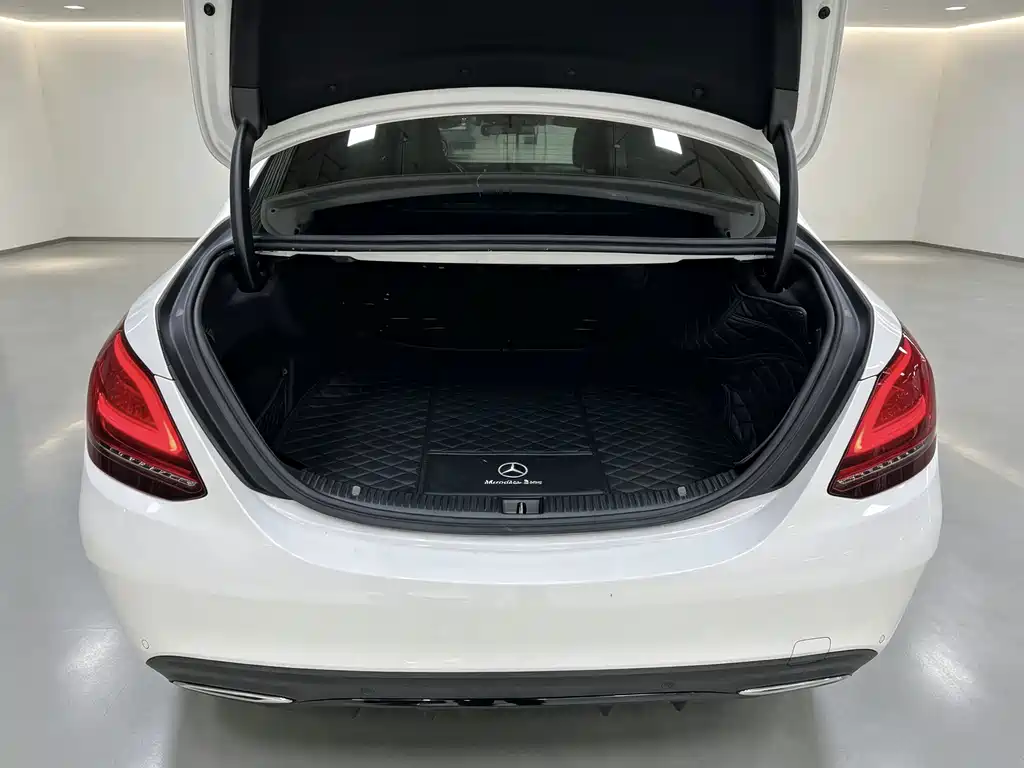 Mercedes-Benz C-Class — миниатюра 5