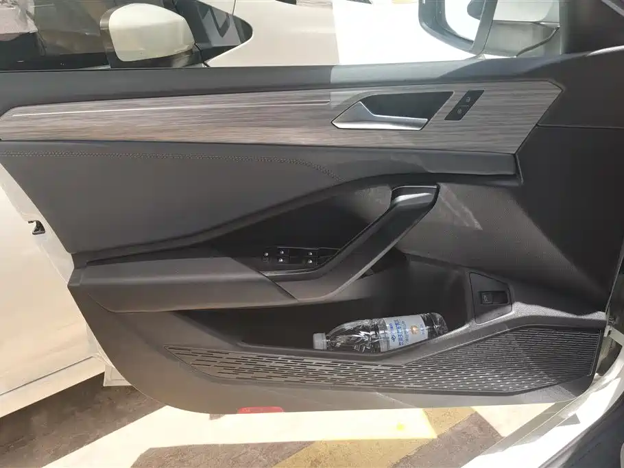 Volkswagen Sagitar 2025 300TSI DSG