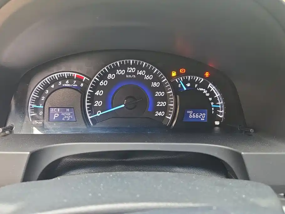 Toyota Camry — миниатюра 14