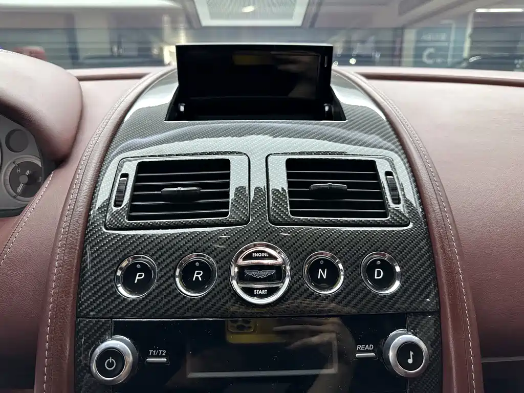Aston Martin Rapide — миниатюра 14