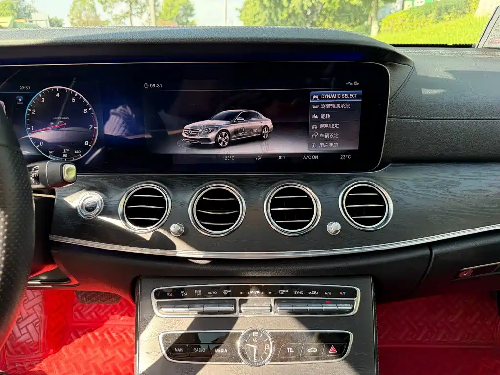 Mercedes-Benz E-Class — миниатюра 9