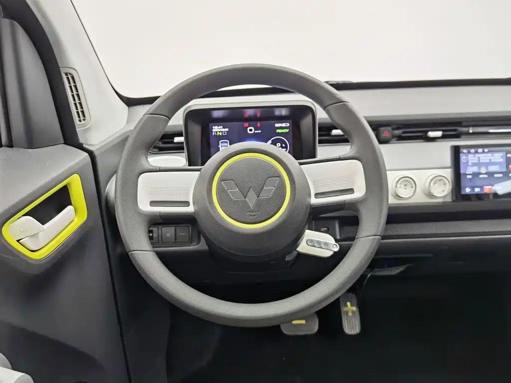 Wuling MINIEV — миниатюра 11