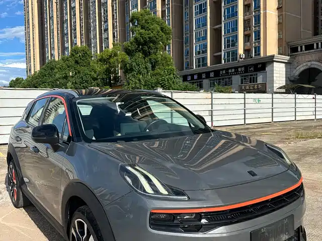 2021 Lynk & Co 06