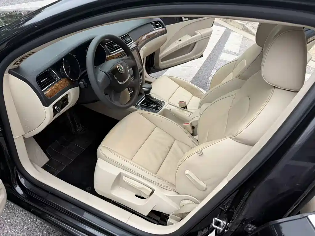Skoda Superb — миниатюра 15