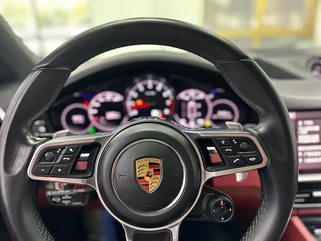 Porsche Cayenne — миниатюра 16