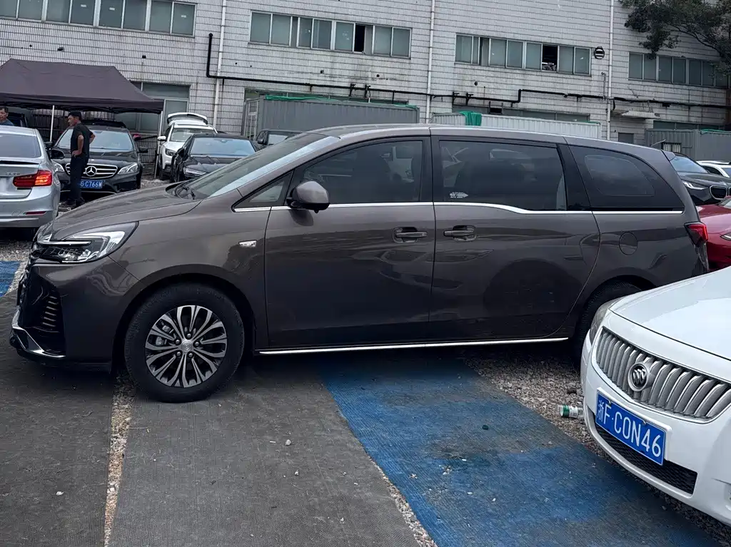 Buick GL8 — миниатюра 3