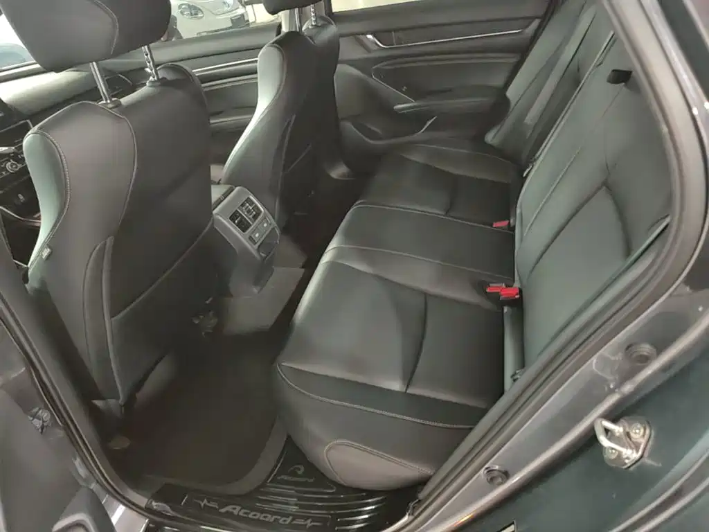 Honda Accord — миниатюра 17