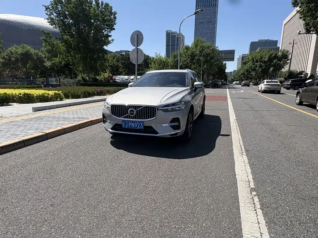 Volvo XC60 2025
